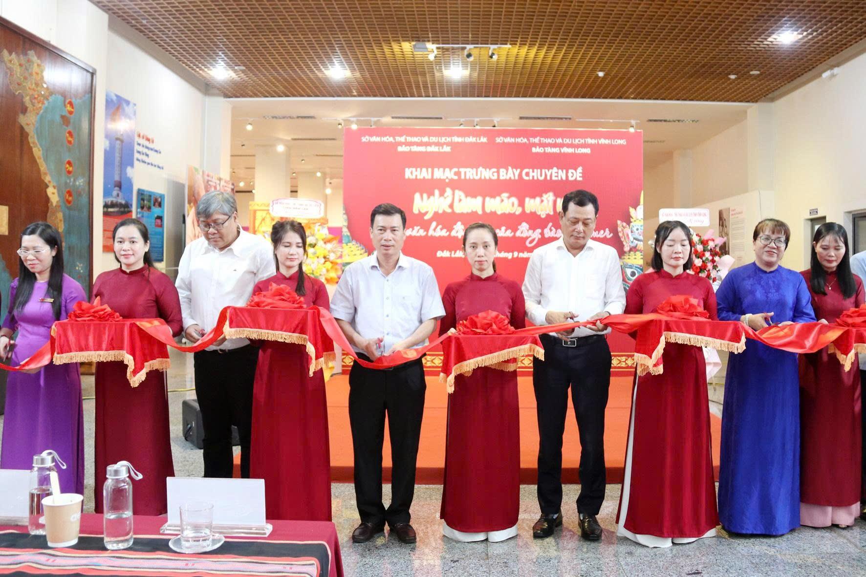 Đắk Lắk phối hợp với Bảo tàng tỉnh Vĩnh Long tổ chức trưng bày chuyên đề "Nghề làm mão, mặt nạ - nét văn hóa độc đáo của đồng bào Khmer".
